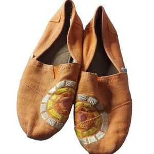 6.5 Toms orange Loafers